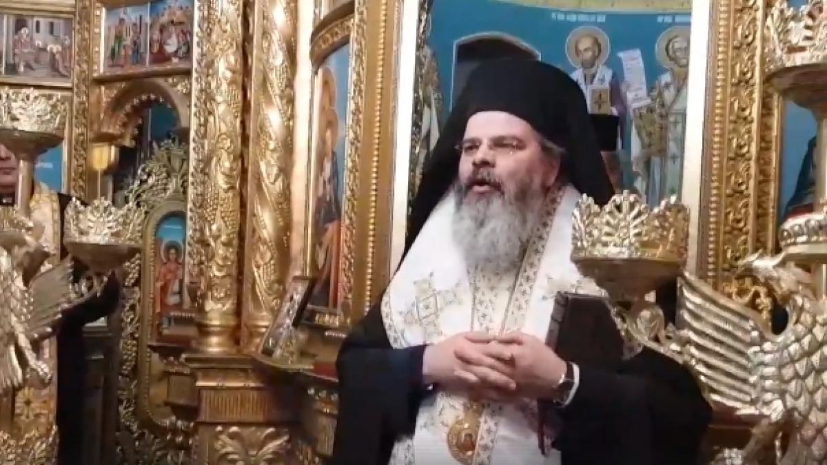 Episcopul Hușilor a ajuns la inimile credincioșilor. Imaginile care au ajuns virale - VIDEO