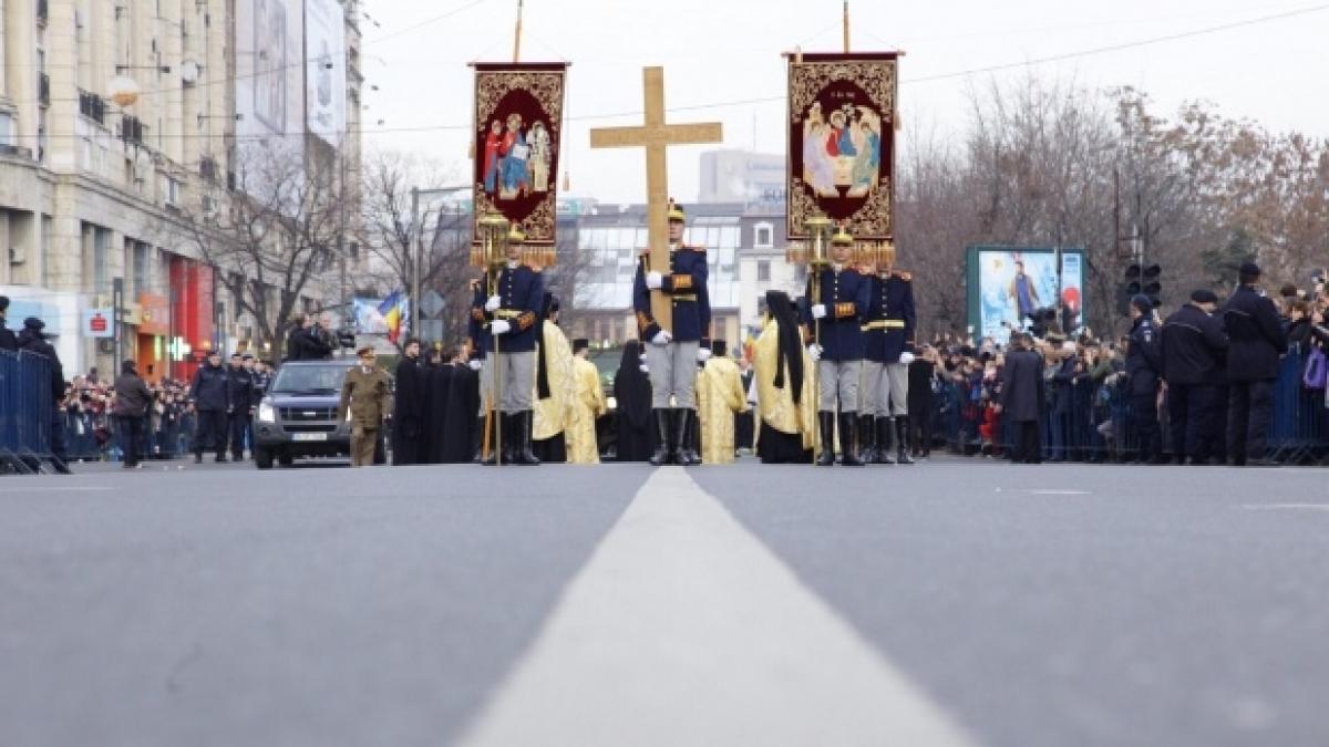 Are aproape 70 de ani, dar a călătorit opt ore cu trenul ca să ajungă la înmormântarea Regelui Mihai de la Curtea de Argeş: „A fost un conducător adevărat, nu ca ăştia de la guvernare“ 