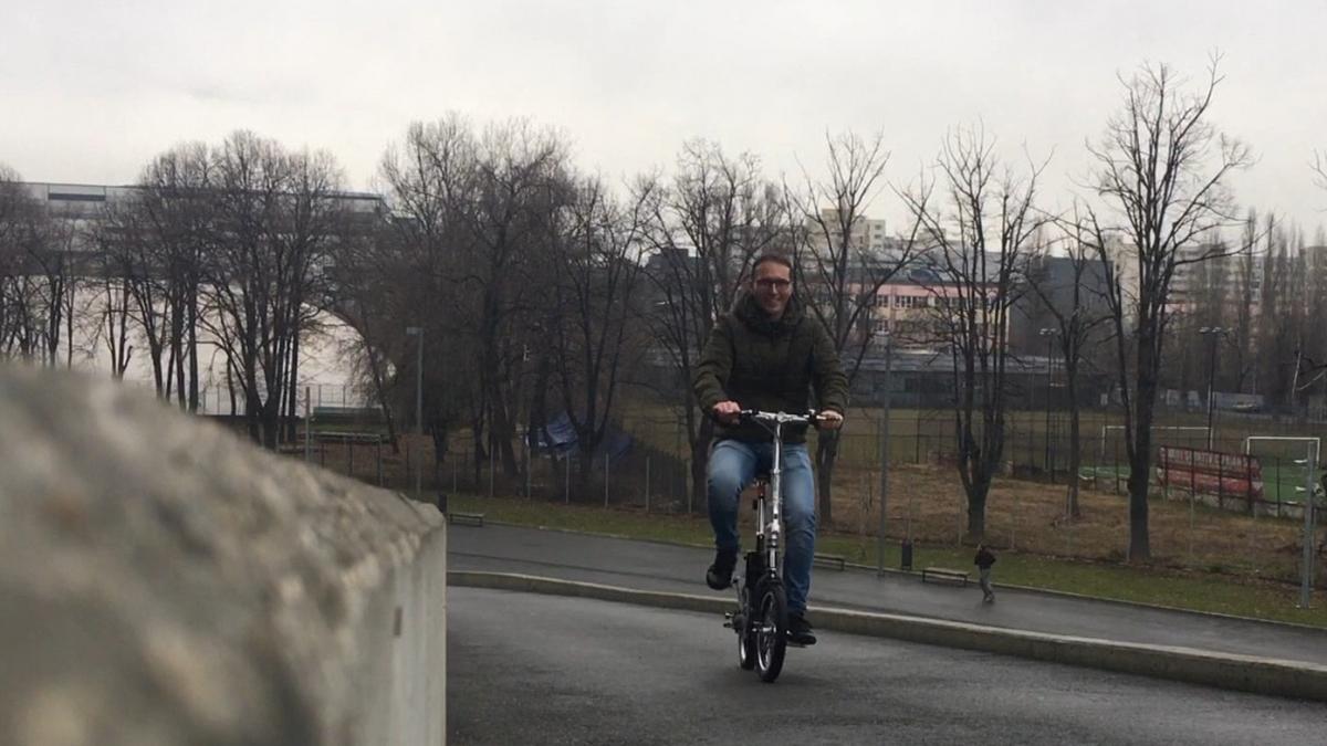 24 IT. Bicicleta electrică versus bicicleta clasică