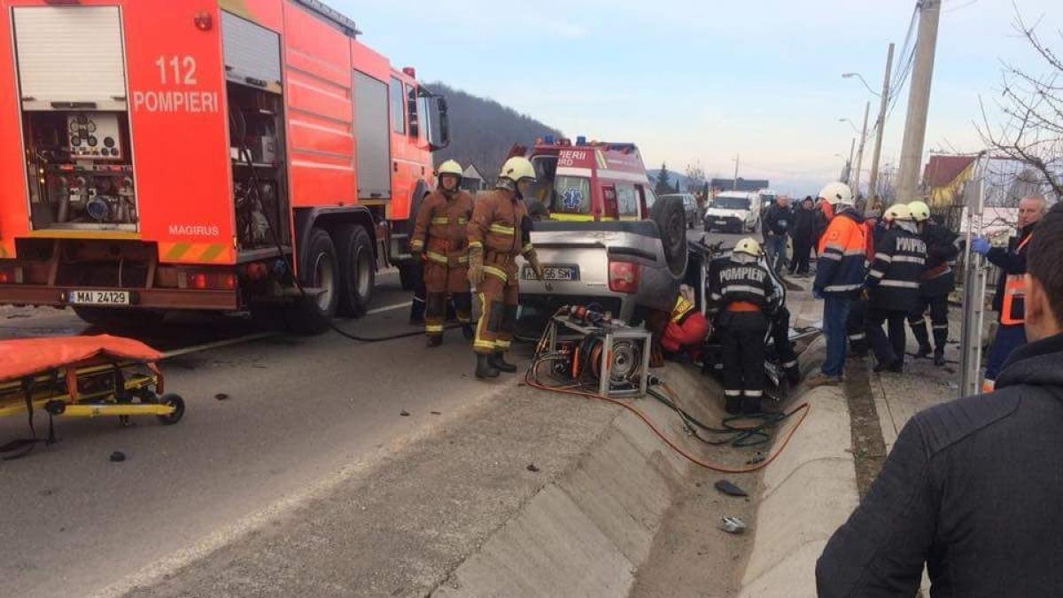 Accident grav în Reghin după ce o mașină a căzut în șanț. Ce s-a întâmplat cu șoferul