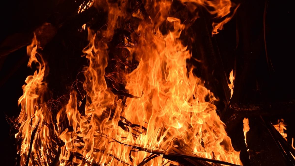 Incendiu devastator în Bistrița-Năsăud! Un bărbat a murit 