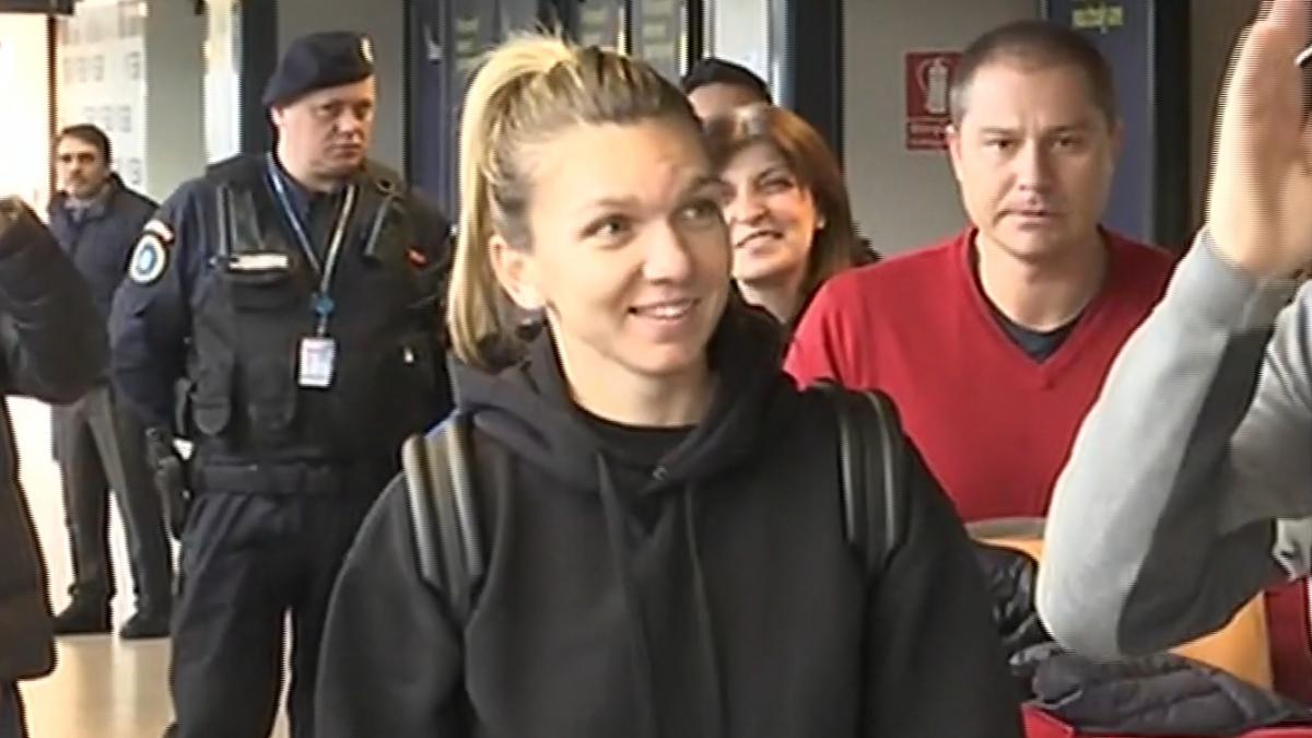 Simona Halep, aplaudată pe Aeroportul Otopeni: Sunt epuizată, mă voi odihni