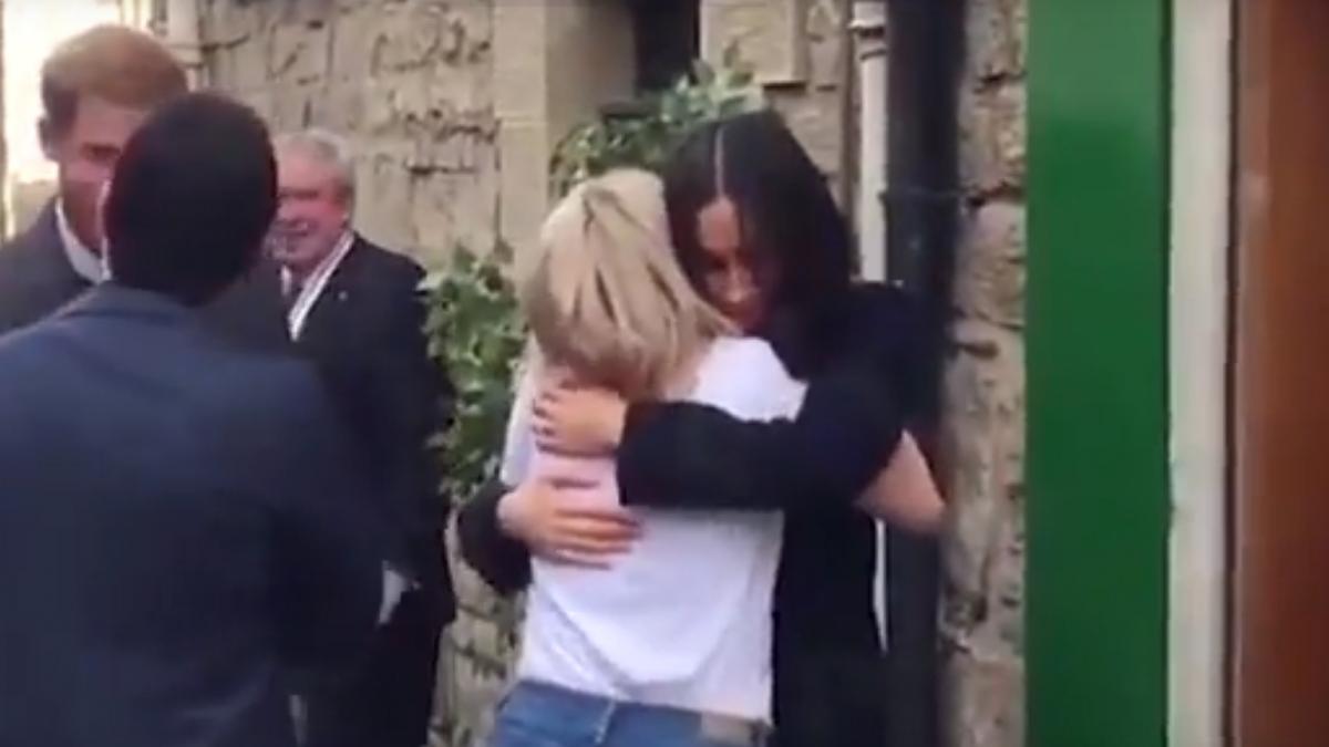 Meghan Markle a încălcat protocolul regal. Gestul făcut în timpul unei vizite în Edinburgh - VIDEO