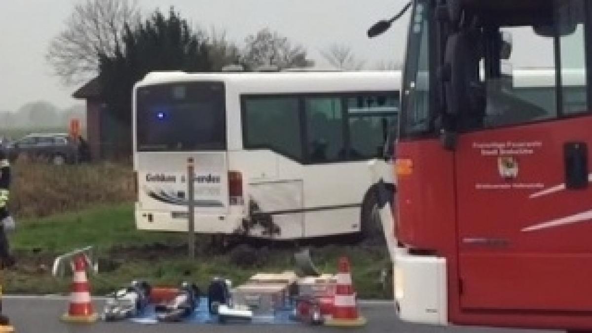 Accident în Prahova. Un autobuz plin cu pasageri a rămas fără frâne. „Am ieșit direct prin cioburi”