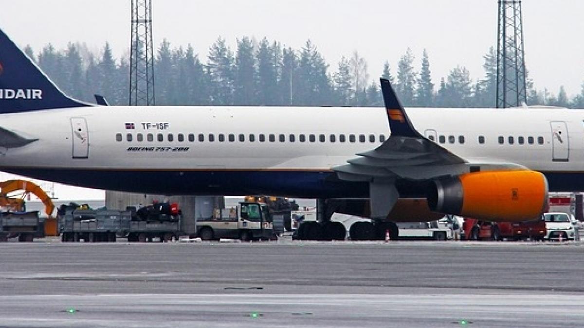 Ninsorile au afectat traficul aerian! Un zbor a fost anulat, iar mai multe curse au întârzieri pe Aeroportul Henri Coandă