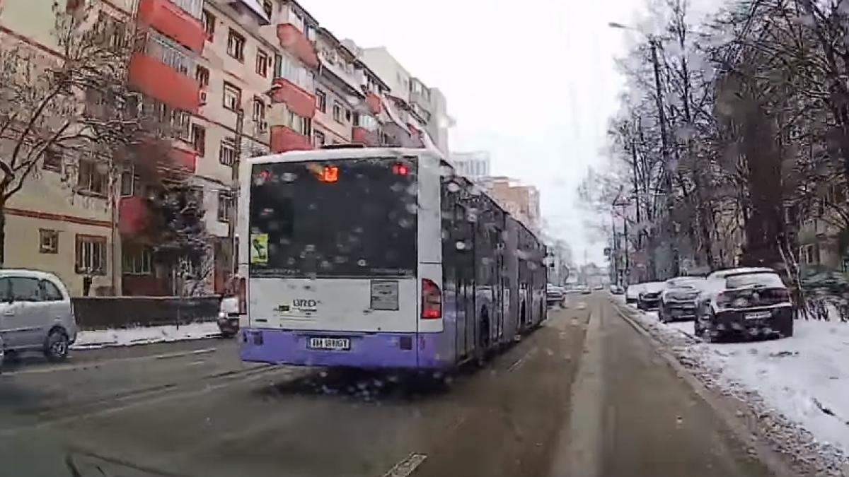 Accident grav în Timișoara. O femeie a fost lovită în plin de un autobuz