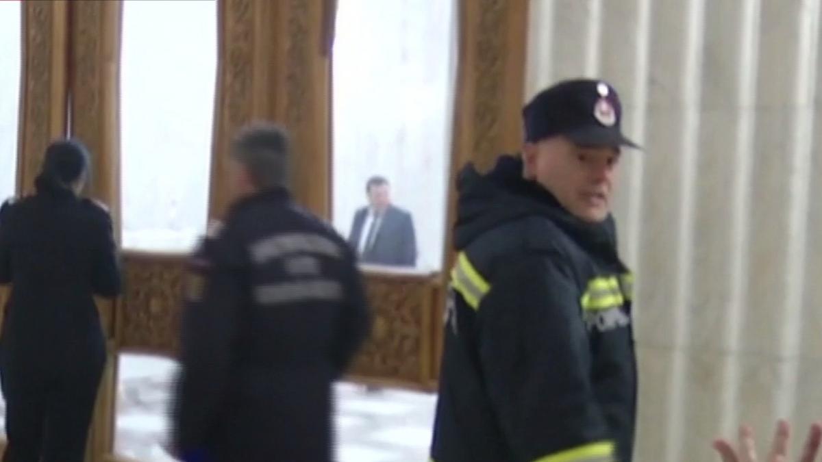 Mirosul de fum din Palatul Parlamentului, cauzat de unele lucrări de mentenanţă