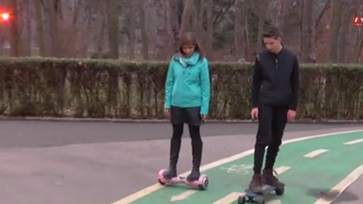 24IT. Distracție electrică pe skateboard. „Poți să faci multe chestii pe care nu le poți face pe bicicletă”