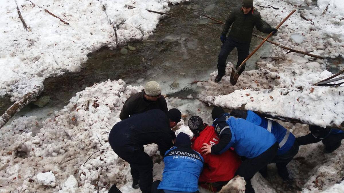 Salvamontiştii, despre avalanşa din Cheile Tişiţei: Un eveniment atipic într-o zonă împădurită