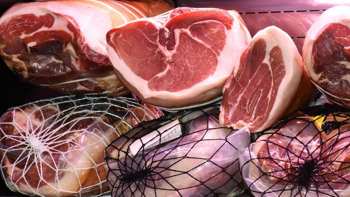 Scandal uriaș în Belgia. Un mare producător, care exportă în sud-estul Europei, folosea carne stricată