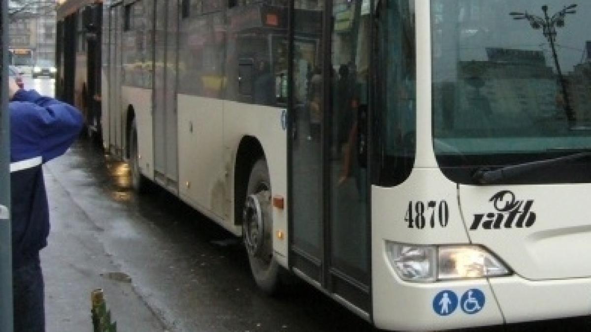 Moarte misterioasă la Vaslui. Un bărbat a fost găsit fără suflare într-o stație de autobuz