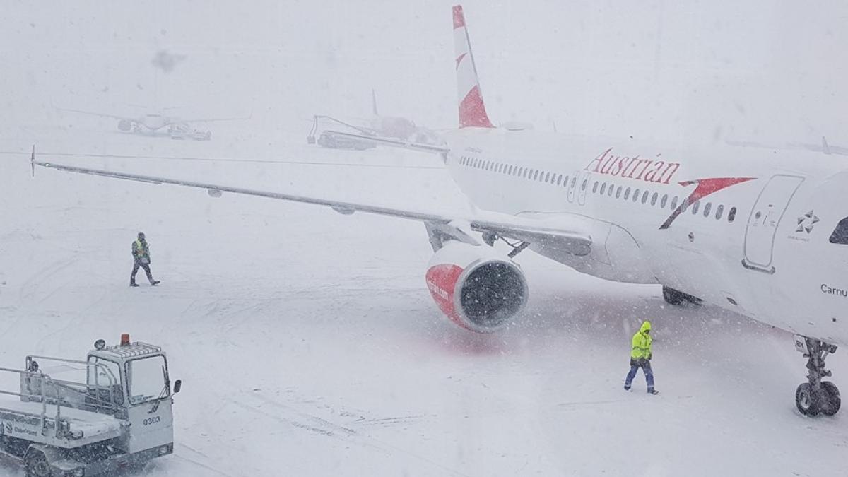 Probleme pe Aeroportul Otopeni, din cauza vremii severe. Ce se întâmplă cu aeronavele care curse