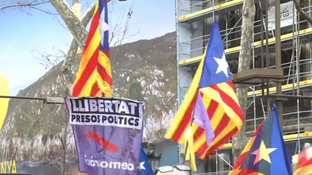 Proteste de amploare la Barcelona. Zeci de mii de oameni au ieşit în stradă, după arestarea lui Carles Puigdemont, în Germania - VIDEO