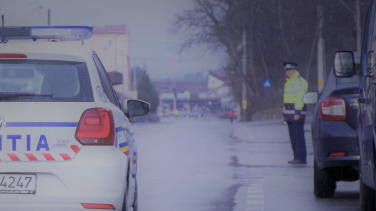 De ce ating polițiștii unul dintre farurile maşinii atunci când te trag pe dreapta