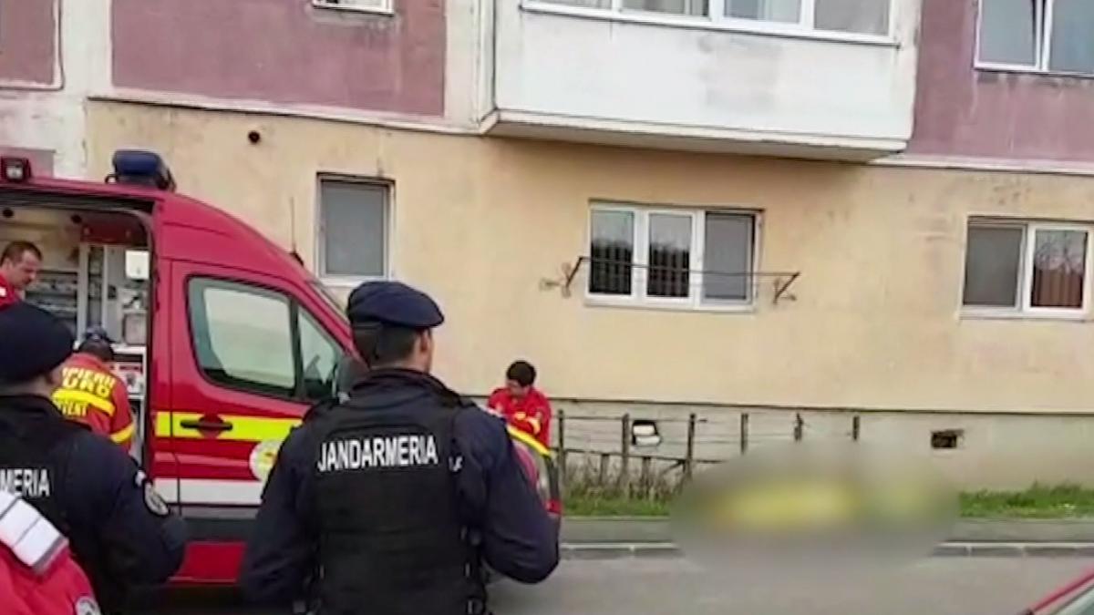 O adolescentă de 16 ani a murit după ce a căzut de la etajul patru! Polițiștii fac cercetări - VIDEO