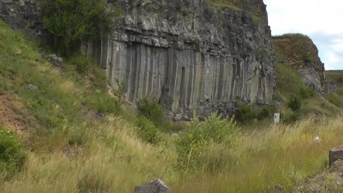 Locul din România unde te încarci cu energie pozitivă. „Când am pus mâna pe coloane...” - VIDEO