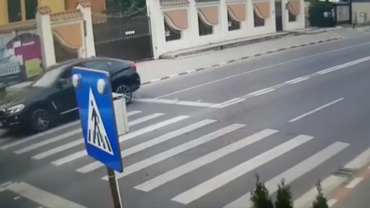 Accident cumplit în București. O femeie, lovită pe o trecere de pietoni în Pipera - VIDEO