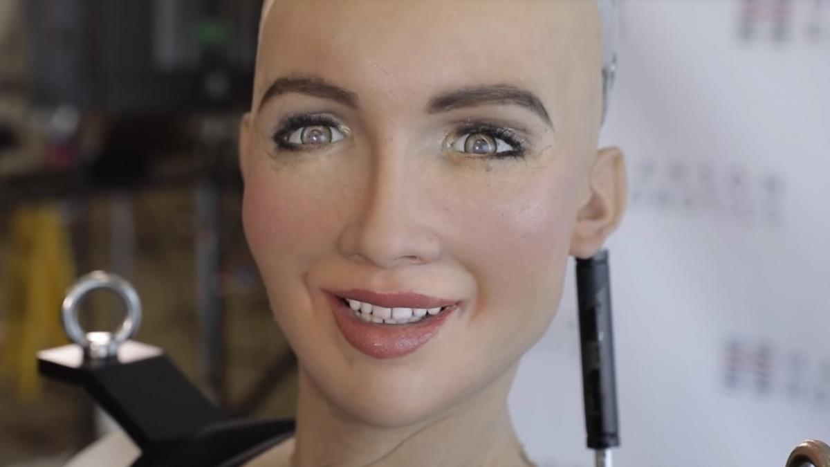 Curiozitatea multora! De ce nu are robotul Sophia păr sau perucă