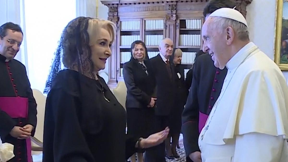 Primele imagini de la Vatican. Viorica Dăncilă, primită de Papa Francisc