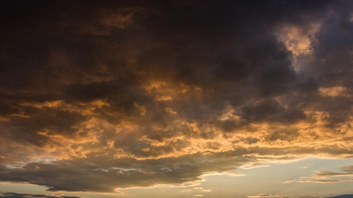 Prognoză meteo. Sunt așteptate furtuni și ploi masive