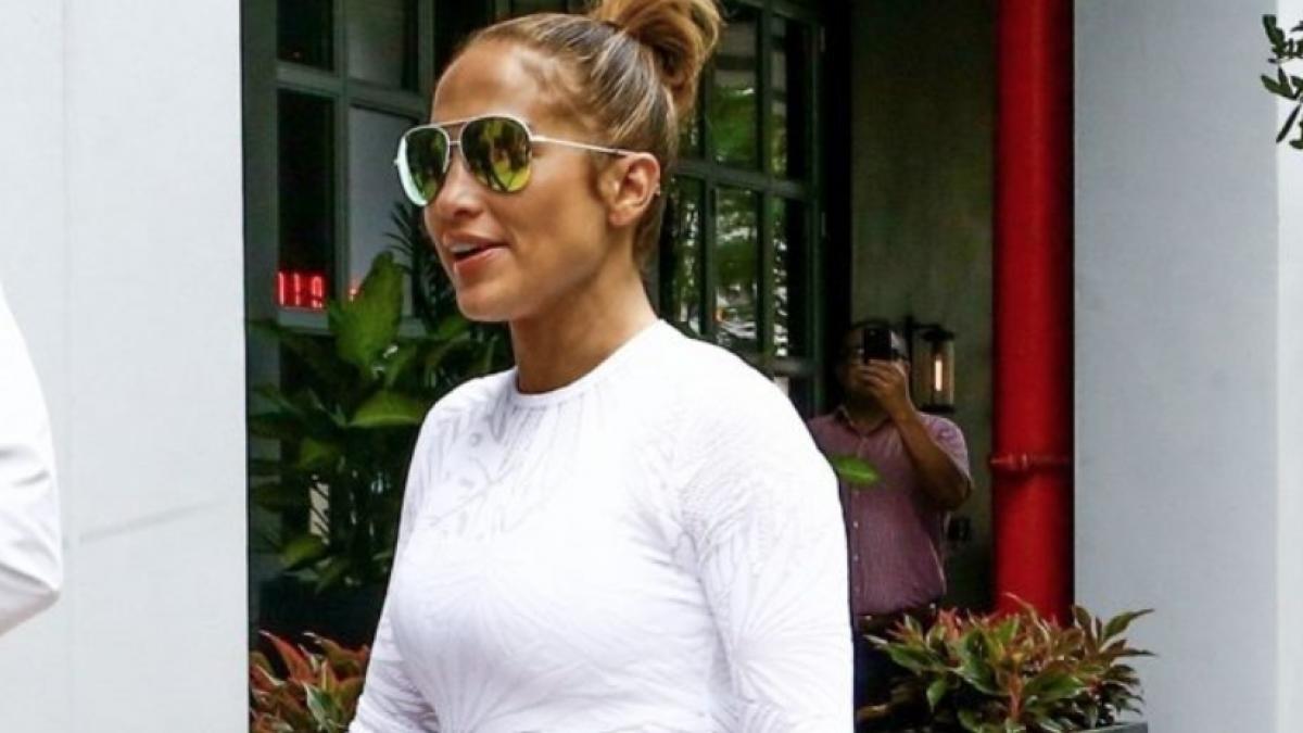 Jennifer Lopez cu zonele intime la vedere! Pantalonii de sală erau prea mulați și s-a văzut totul! FOTO