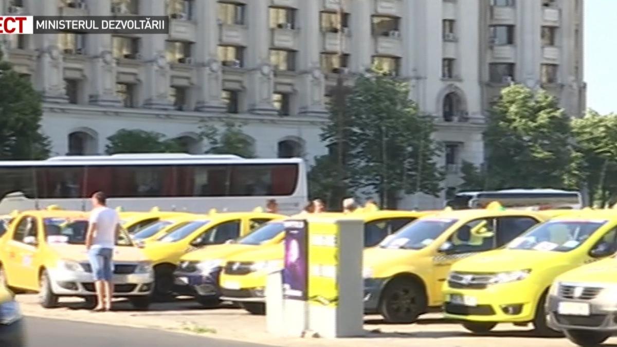 Scandal la protestul taximetriștilor. Parlamentar asaltat de protestatari