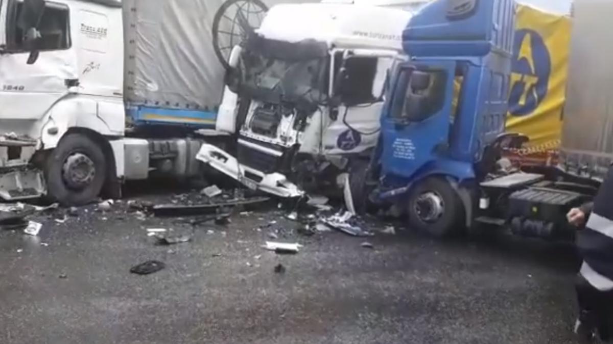 Accident grav! Trei TIR-uri s-au ciocnit, între Piteşti şi Râmnicu Vâlcea - VIDEO