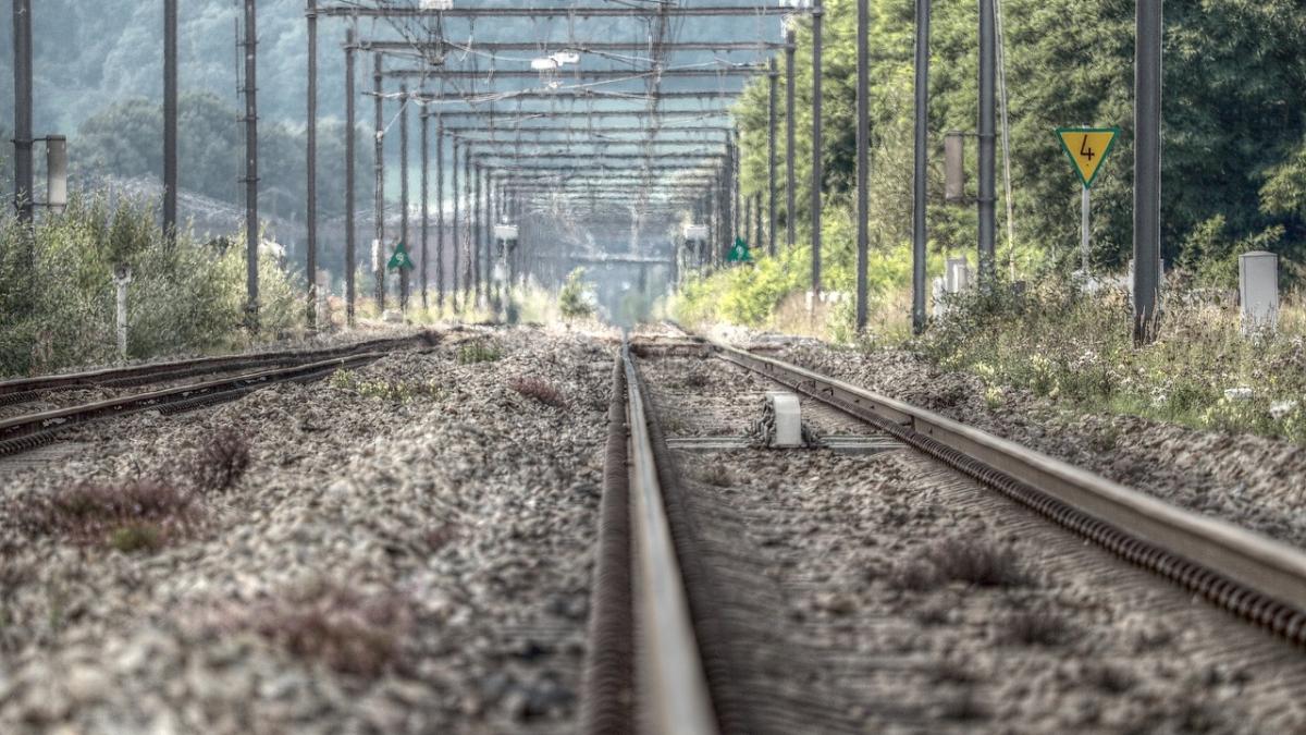 Gestul incredibil al unui tânăr, după ce o femeie a fost lovită de tren. „Ne-am pierdut sentimentul de etică”