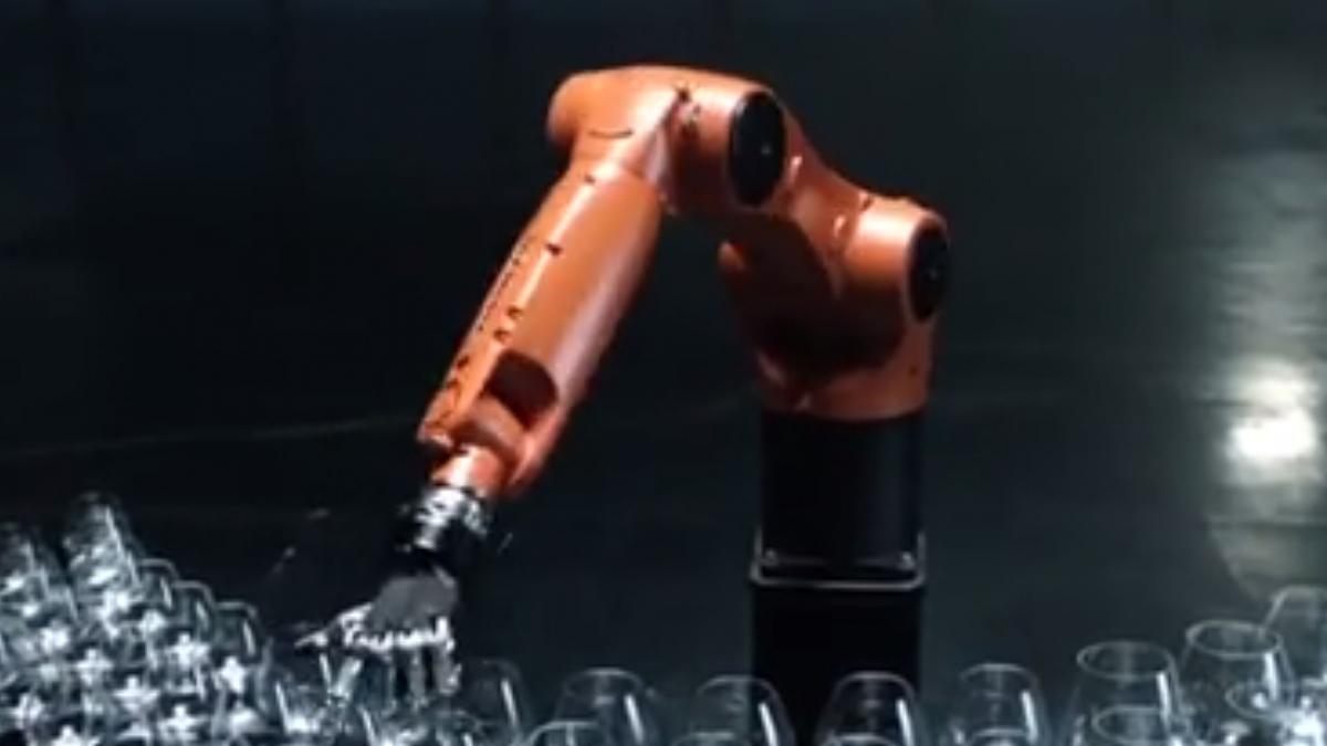 În premieră: Vin roboţii