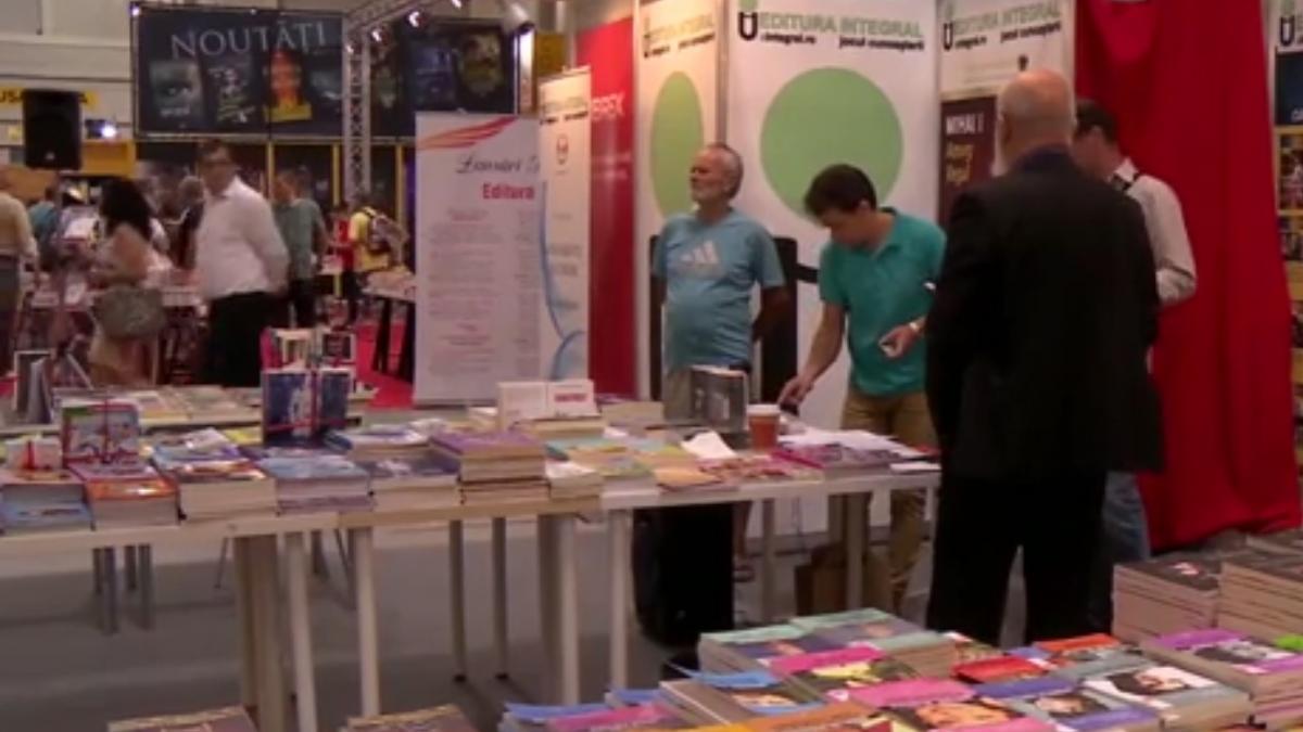 Cel mai profitabil Bookfest din istorie. Zeci de mii de oameni au trecut pragul târgului de carte