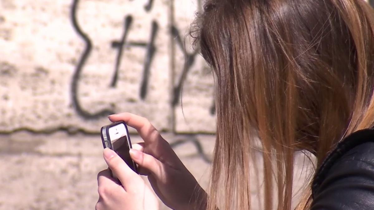 Alerte test pe telefonul mobil. Toți bucureştenii vor primi acest mesaj 