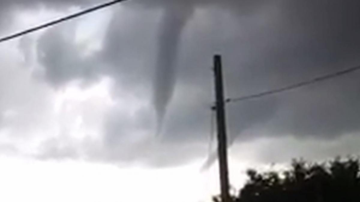 Dublă tornadă surprinsă în Tulcea - VIDEO