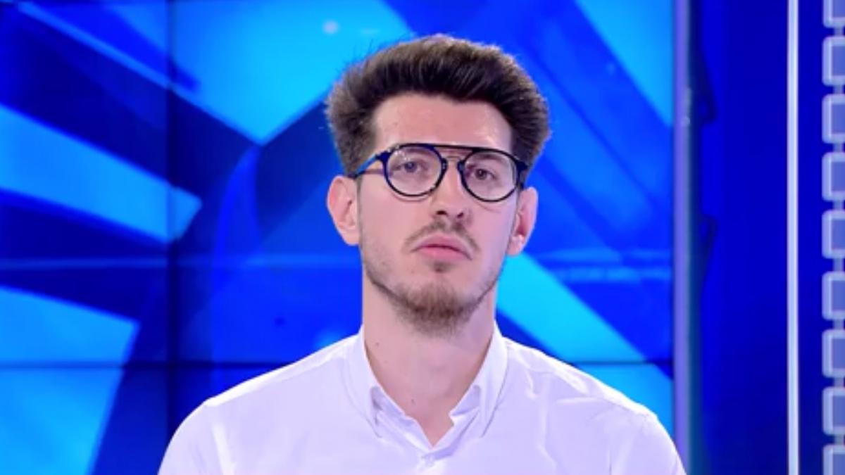 Eroul Zilei. Călin Spiridon, tânărul care îi învaţă pe elevi să îşi aleagă mai uşor facultatea