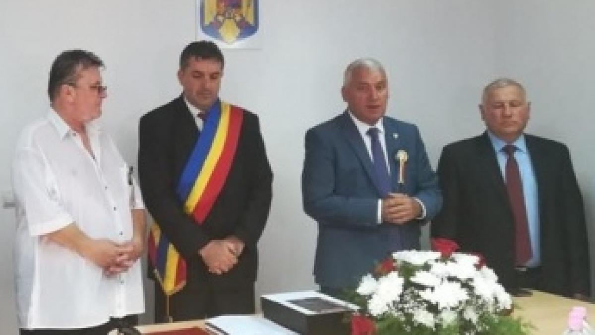 Prima reacție a primarului din Dâmbovița care și-a acordat titlul de cetățean de onoare: ”E un joc al opoziției și al unui ziar local”