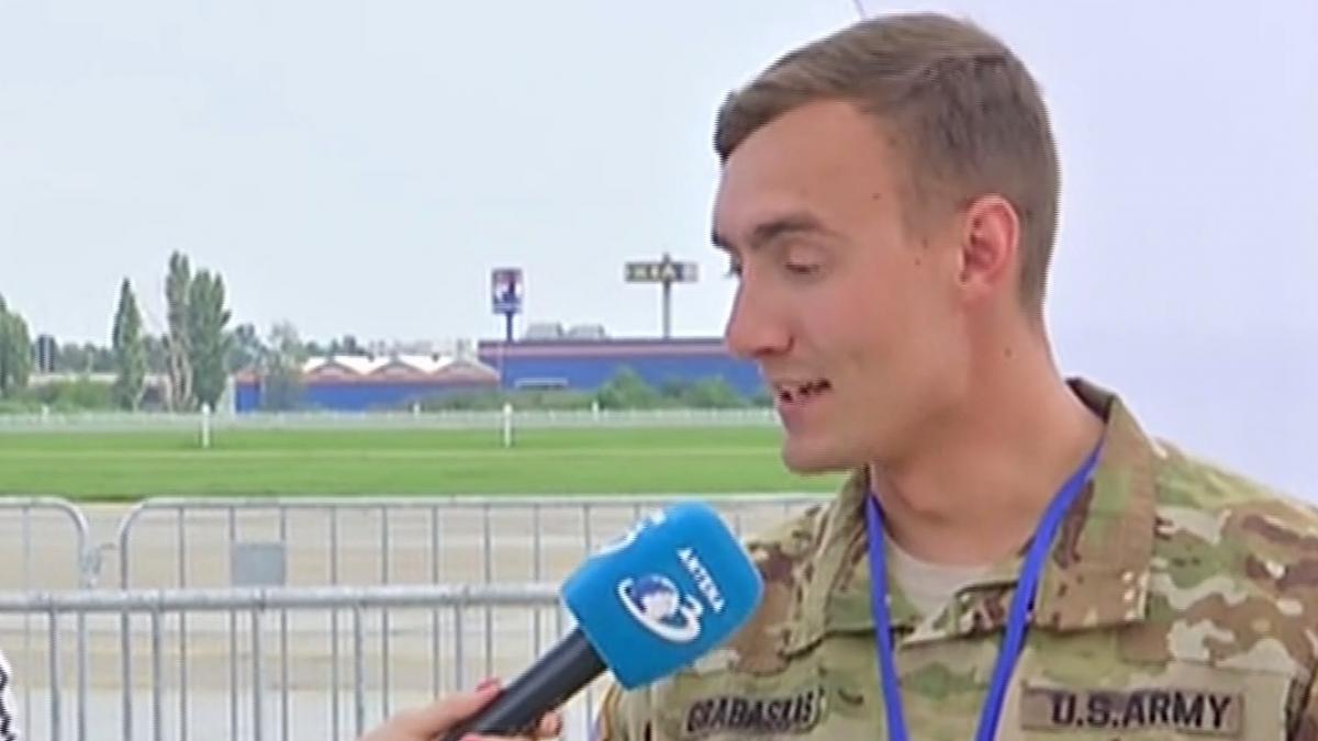 Avioane militare și de acrobație la BIAS. Reprezentant al Forțelor aeriene ale SUA: Aștept cu nerăbdare să mă antrenez alături de Forțele Armate din România