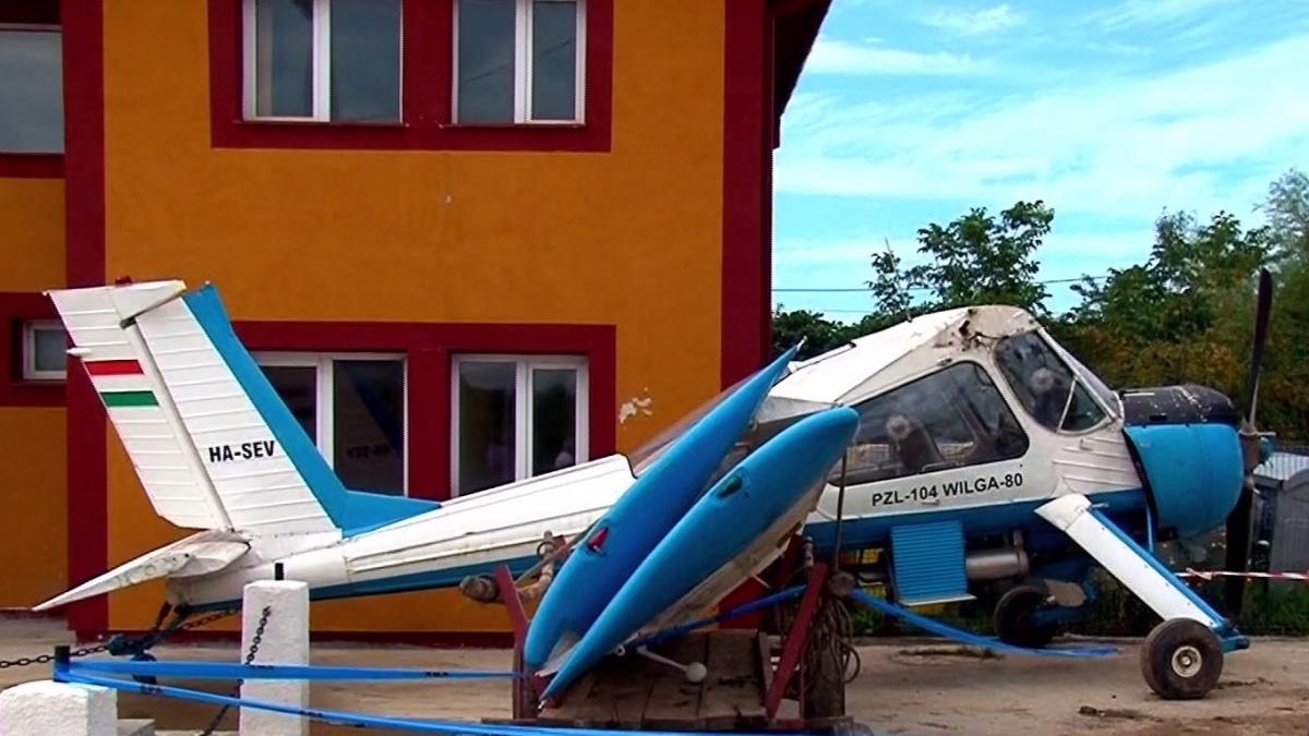 Politikix. Nu au drumuri, dar au primit un avion. Cum vrea un primar să zboare spre un nou mandat