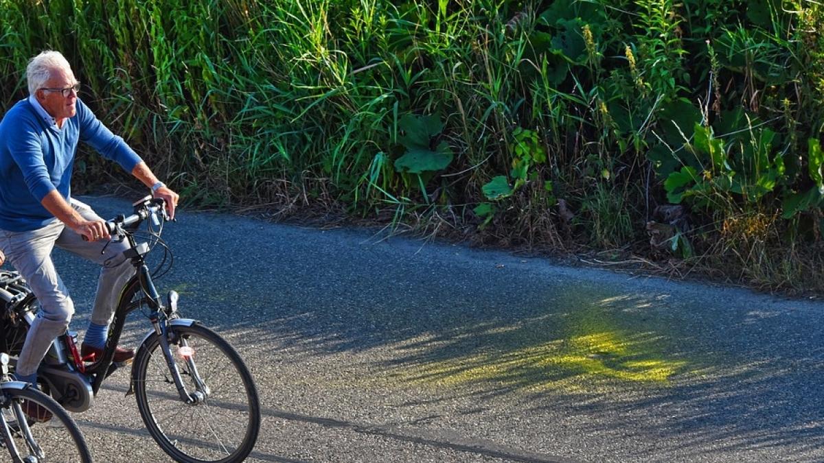 Un bătrân s-a ales cu dosar penal după ce a căzut de pe bicicletă