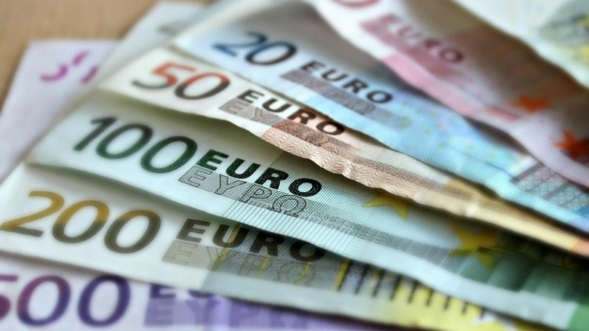 CURS VALUTAR. Cât a ajuns să coste un euro