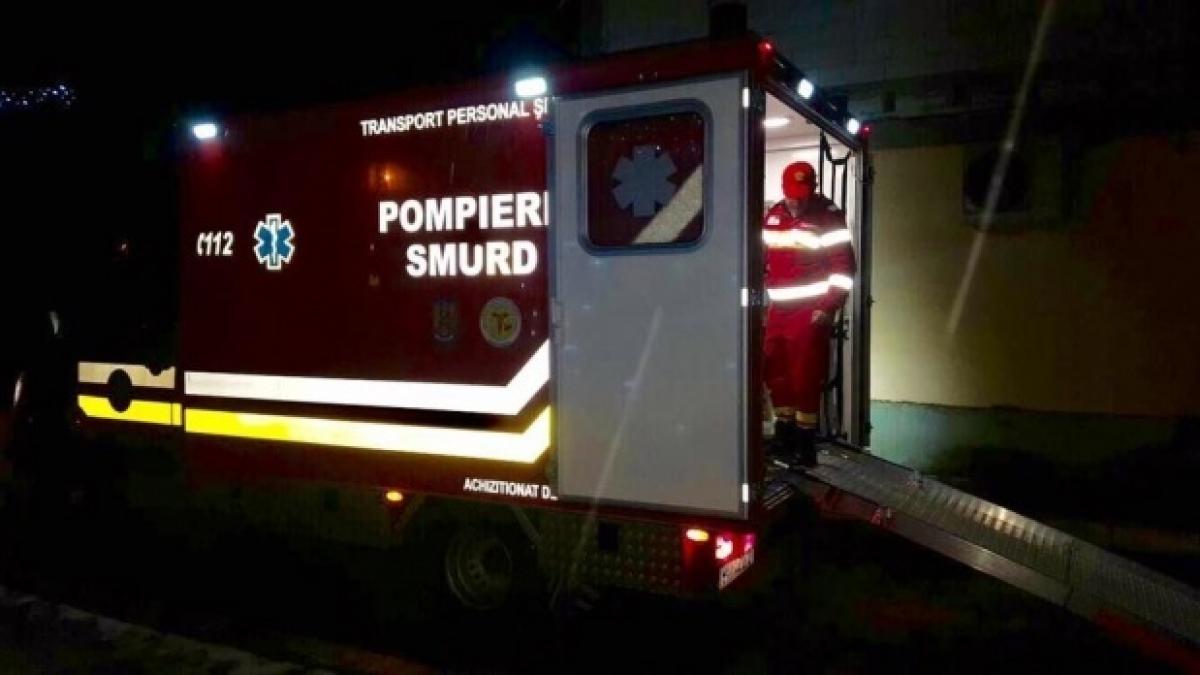 Un bărbat din Neamț a luat foc în timp ce își repara mașina în garaj