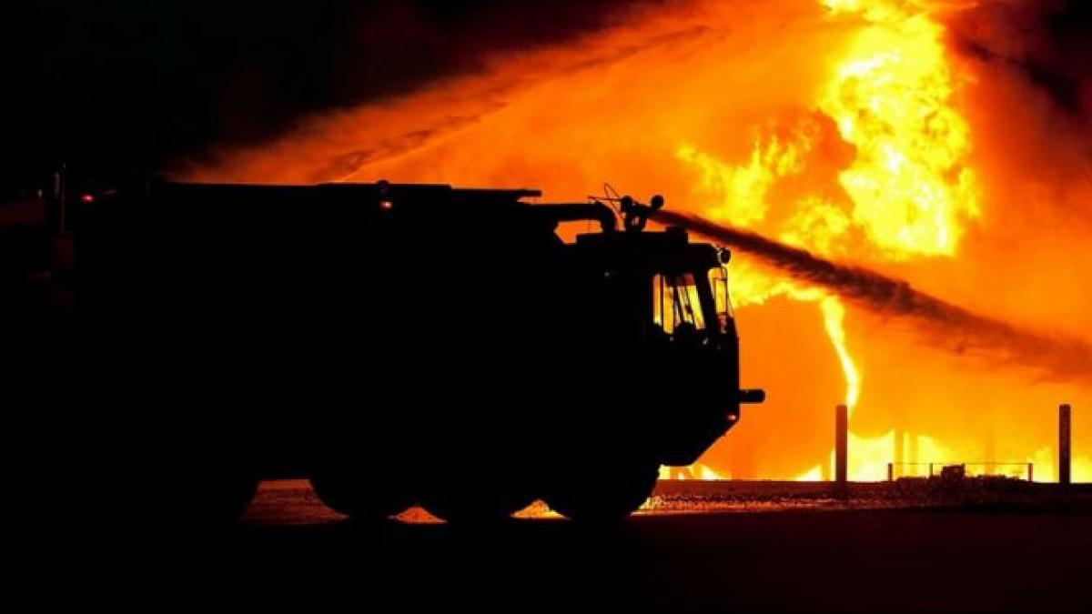 Incendiu puternic în apropierea Parisului! Zeci de persoane au fost rănite