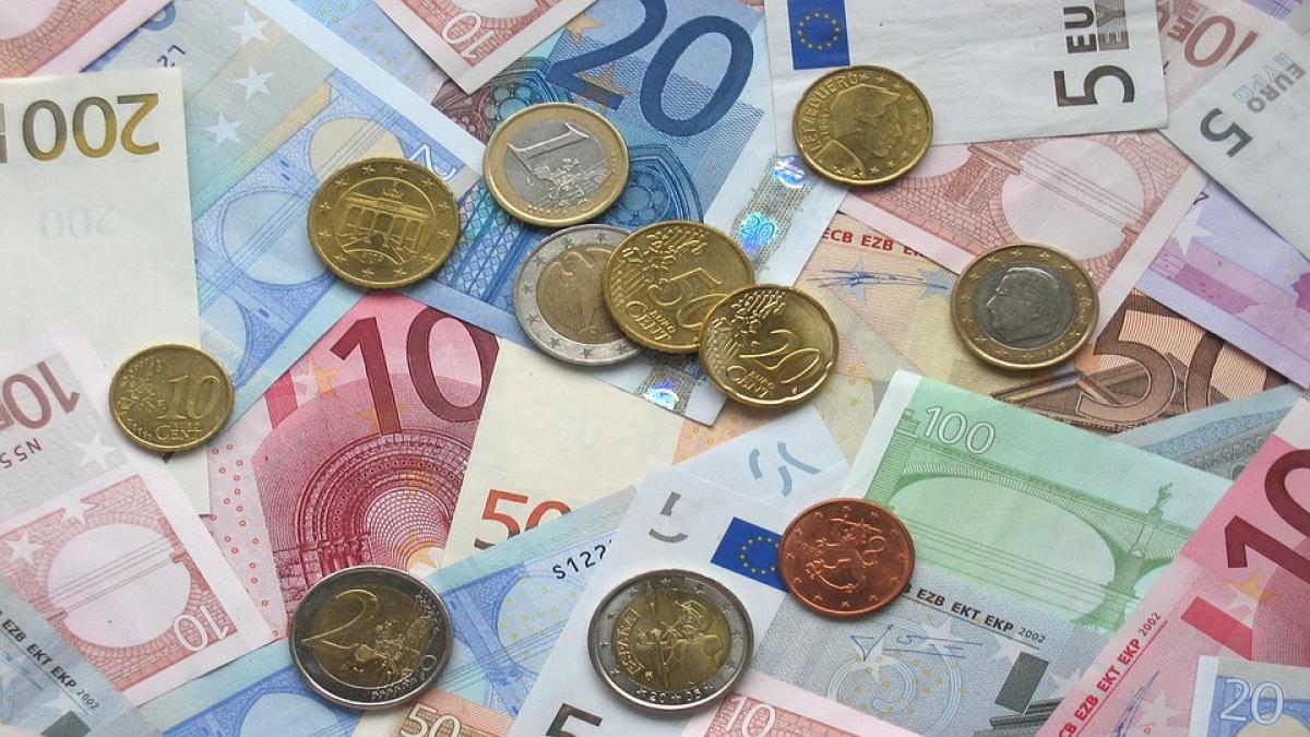 CURS VALUTAR. Leul se apreciază în raport cu moneda europeană