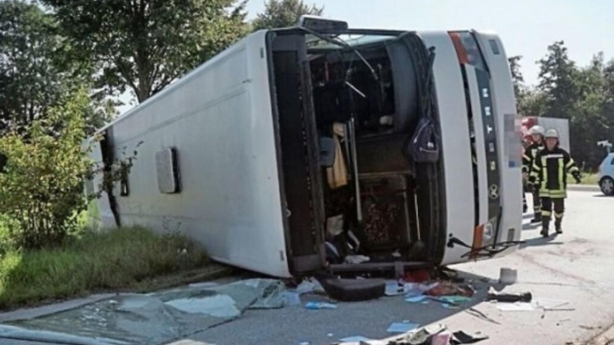 Accident cumplit în Bulgaria. Un autocar s-a răsturnat într-o prăpastie. Cel puțin 15 oameni au murit