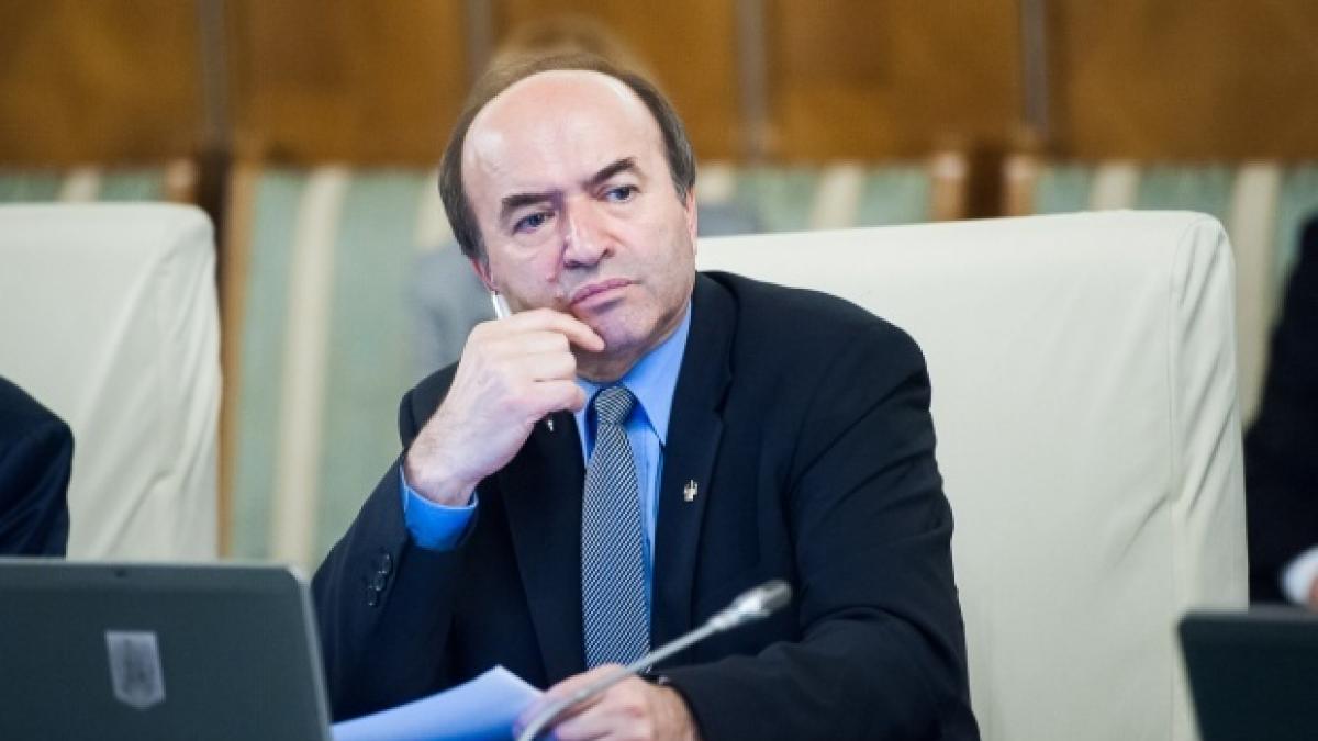 Ministrul Justiției îi răspunde lui Augustin Lazăr