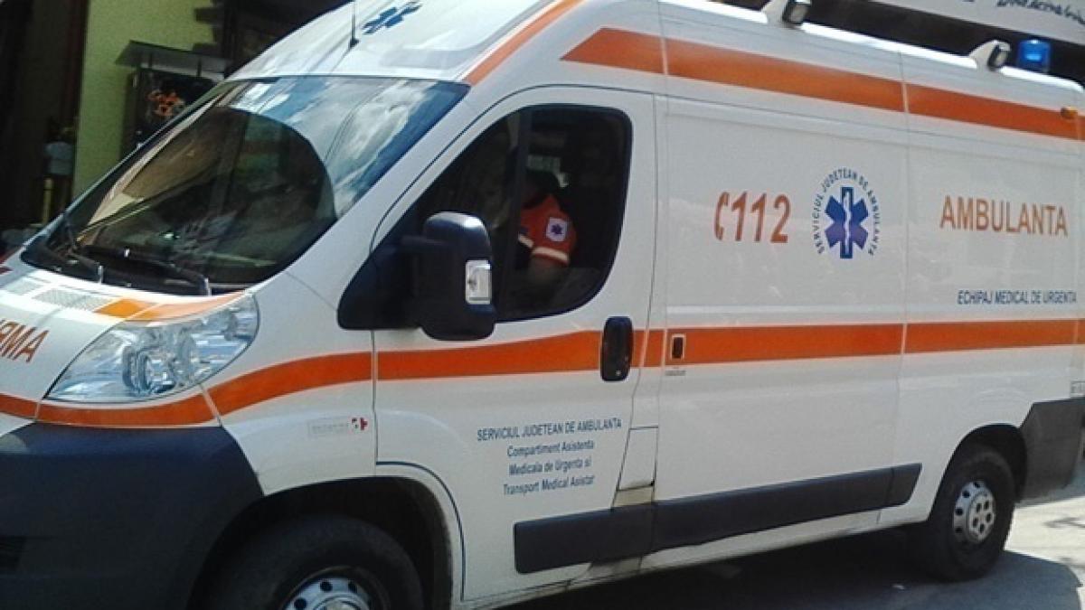 O gravidă a fost transportată în toiul nopţii până la Bucureşti, după ce medicii din cea mai mare maternitate din zonă au refuzat să o primească  