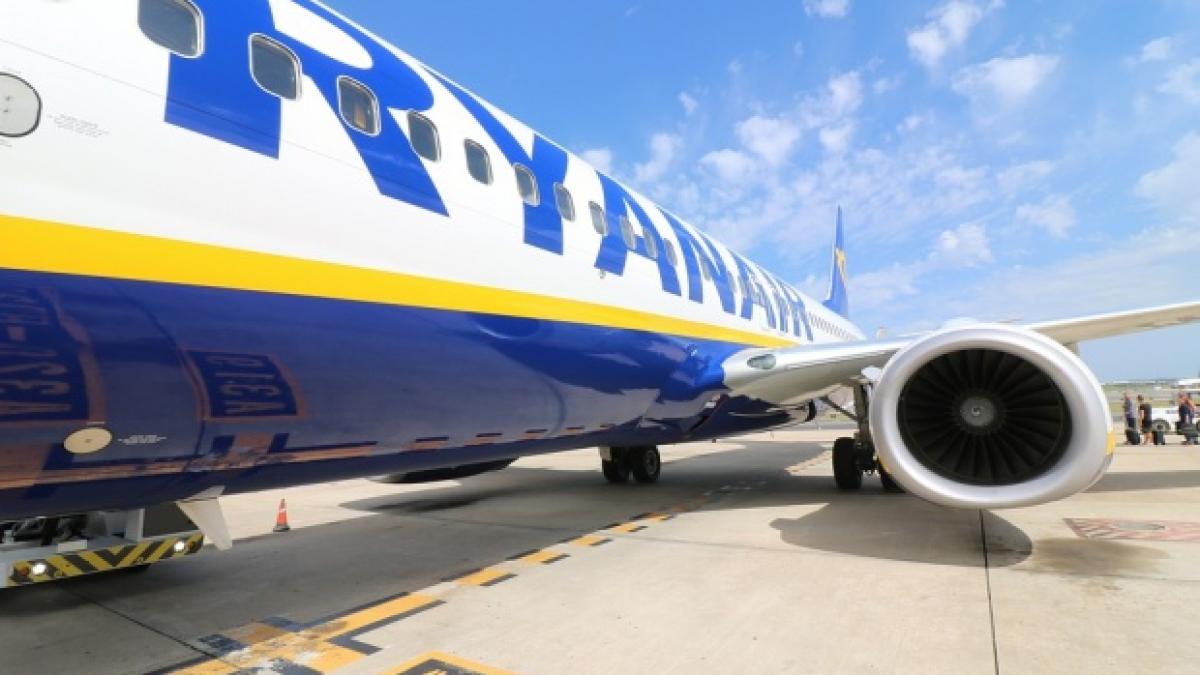 Ryanair este anchetată după ce a decis să taxeze suplimentar bagajele de mână