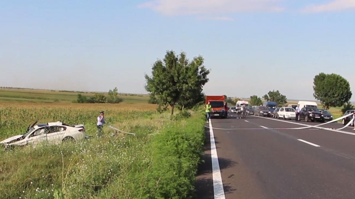 Şapte răniţi în urma coliziunii între un microbuz şi un autoturism, în Argeș