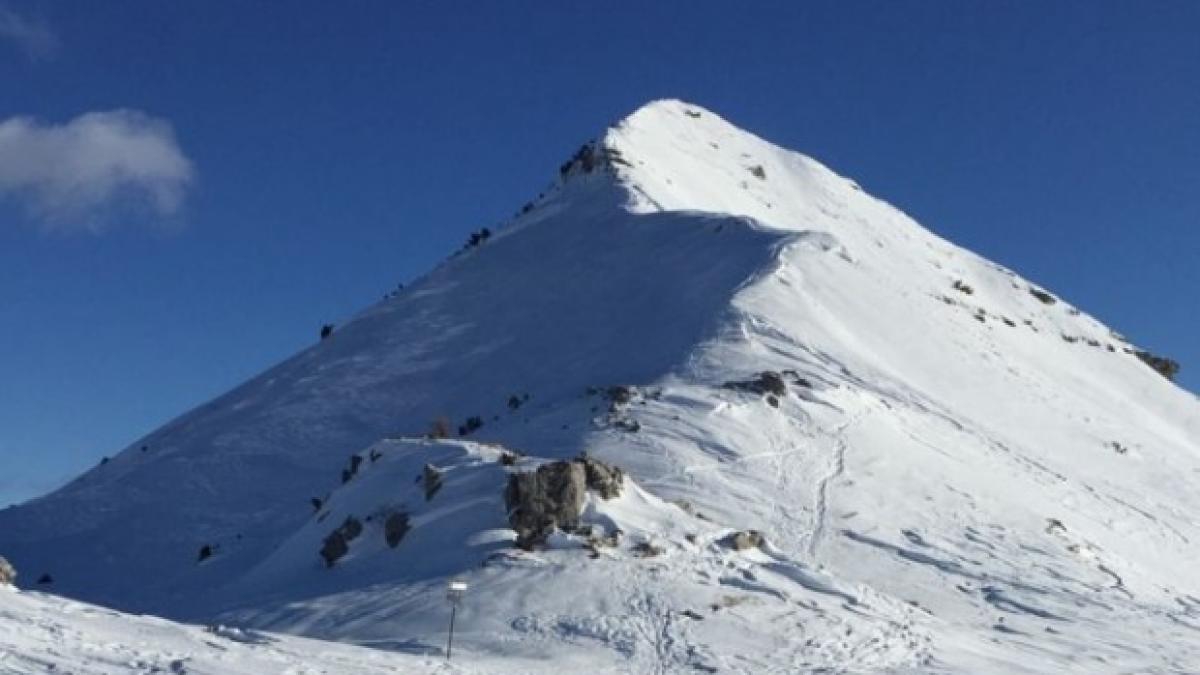 Strat de zăpadă de 20 de centimetri în cea mai înaltă zonă montană din România. Avertismentul salvamontiştilor