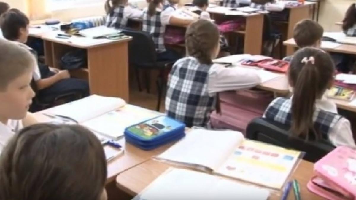 Scandal uriaș la școală! Părinții sunt revoltați că băiatul care și-a ucis bunica ar putea fi coleg cu copiii lor