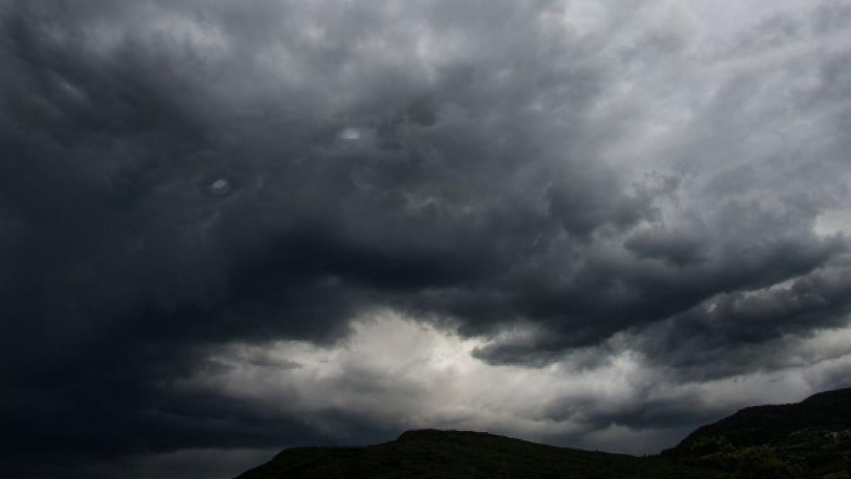 Alertă meteo! Mai multe judeţe din ţară, lovite de vijelii 