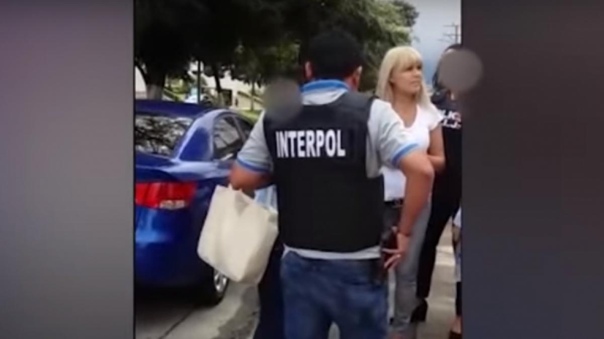 Fabulos! Cât valorează ținuta cu care era Elena Udrea în momentul arestării